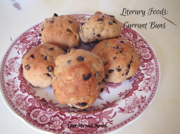 literary-foods_-currant-buns